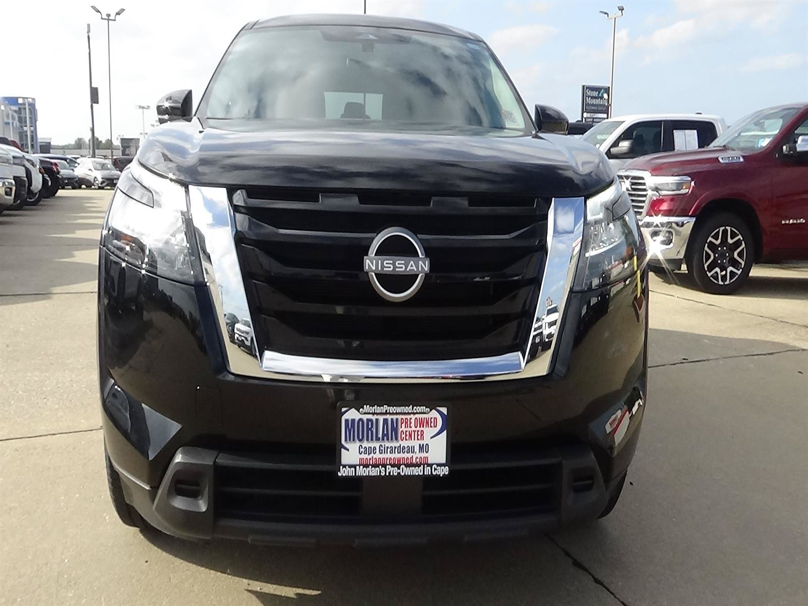 Used 2025 Nissan Pathfinder SV FWD image 3