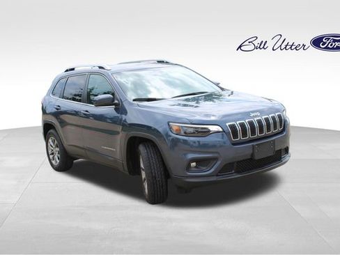 Used 2020 Jeep Cherokee Latitude Plus w/ Cold Weather Group AWD/4WD image 3