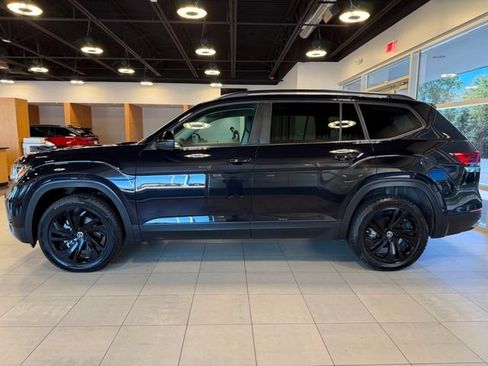 Used 2023 Volkswagen Atlas SE w/ Black Wheel Package FWD image 7