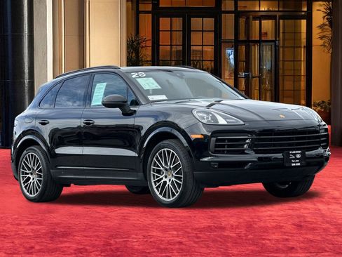 Used 2023 Porsche Cayenne Platinum Edition image 8