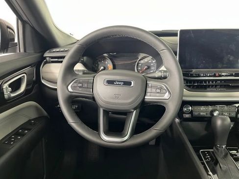 Used 2026 Jeep Compass Limited AWD/4WD image 19
