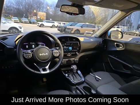 Used 2025 Kia Soul EX image 2