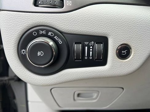 Used 2019 Jeep Cherokee Limited AWD/4WD image 10