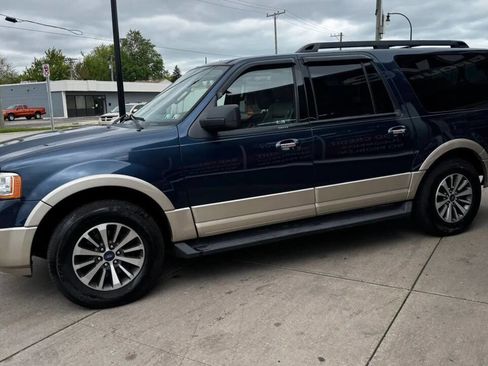 Used 2017 Ford Expedition EL XLT w/ Equipment Group 202A AWD/4WD image 11