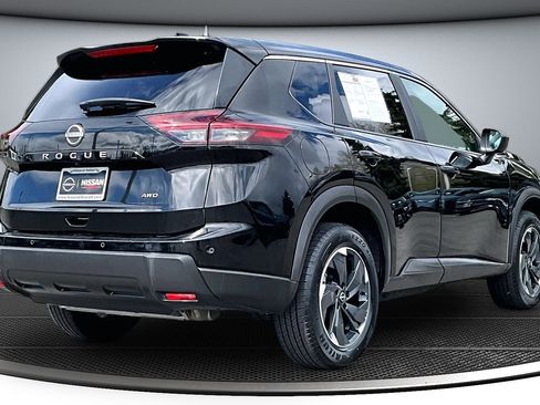 Used 2025 Nissan Rogue SV image 6
