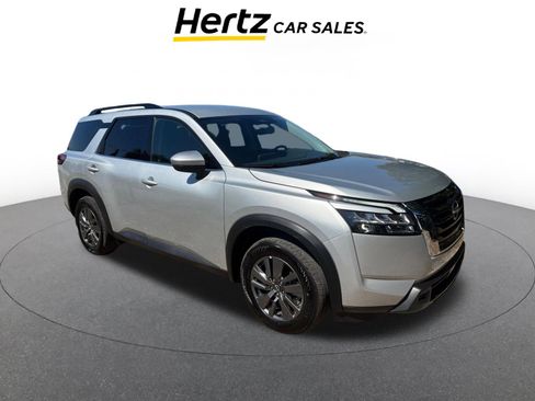 Used 2025 Nissan Pathfinder SV image 1