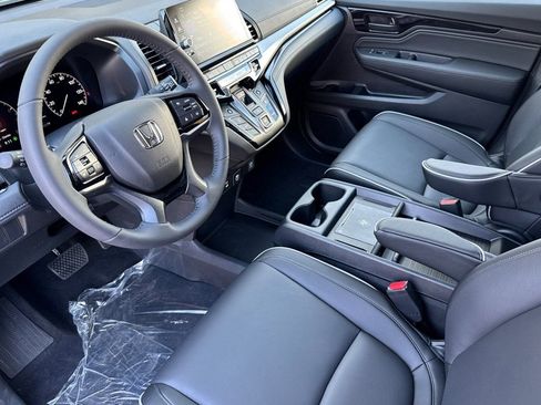 New 2026 Honda Odyssey Touring image 4