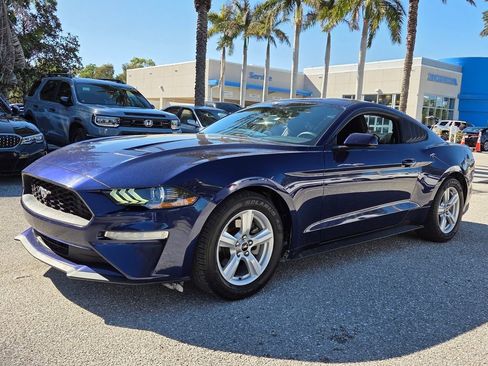 Used 2019 Ford Mustang Coupe image 3