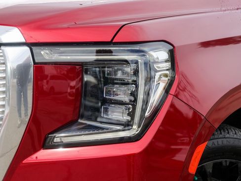 Used 2023 GMC Yukon Denali image 3