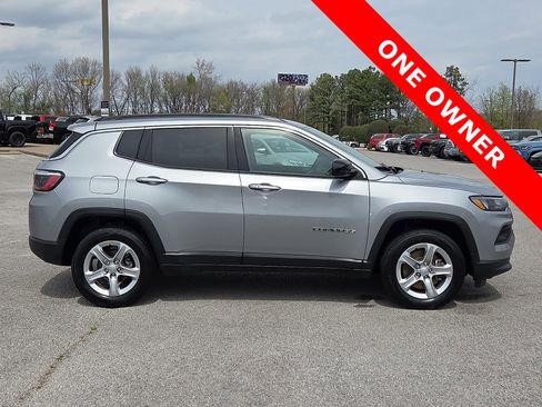 Used 2024 Jeep Compass Latitude AWD/4WD image 6