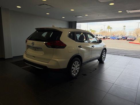 Used 2017 Nissan Rogue S image 5