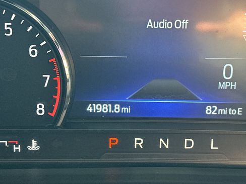 Used 2022 Ford Explorer XLT image 2