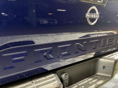 Used 2022 Nissan Frontier SV RWD image 7