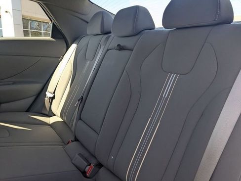 Used 2025 Hyundai Elantra SEL image 29