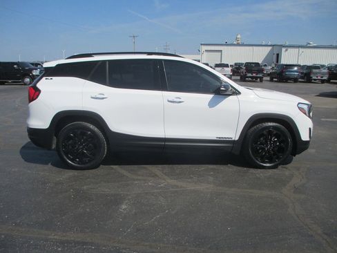 Used 2020 GMC Terrain SLE w/ Driver Convenience Package image 2