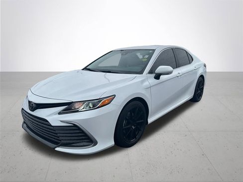 Used 2022 Toyota Camry LE image 2