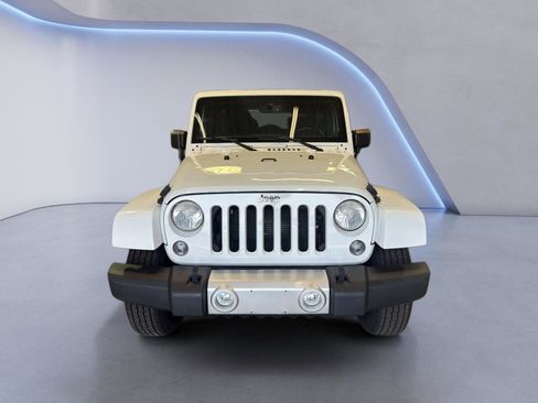 Used 2014 Jeep Wrangler Unlimited Sahara w/ Dual Top Group AWD/4WD image 2