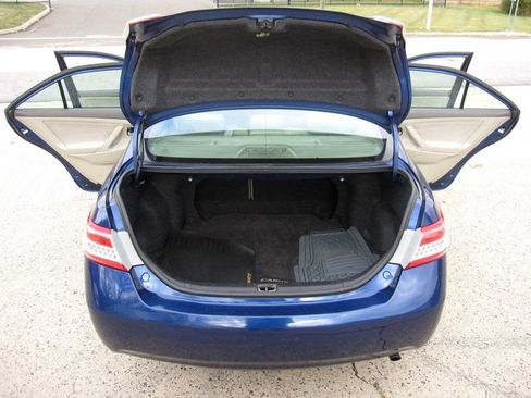 Used 2011 Toyota Camry LE image 27