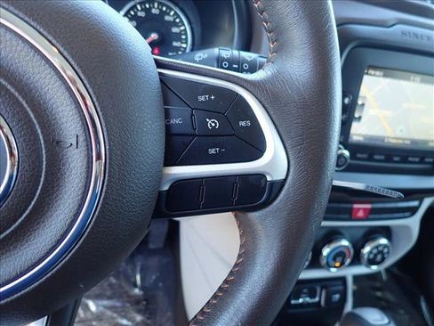 Used 2015 Jeep Renegade Latitude AWD/4WD image 14