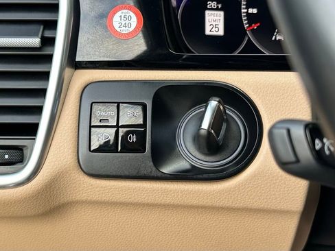 Used 2019 Porsche Cayenne image 44