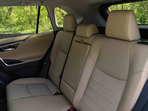 Used 2025 Toyota RAV4 Limited image 18