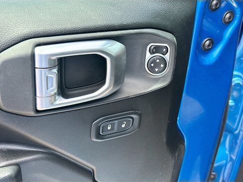 Used 2023 Jeep Wrangler Unlimited w/ Cold Weather Group AWD/4WD image 19