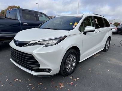 Used 2022 Toyota Sienna XLE