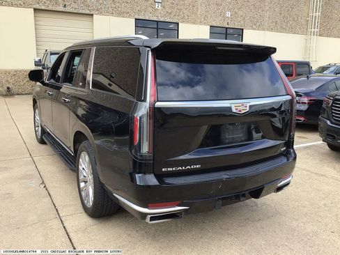 Used 2021 Cadillac Escalade ESV Premium Luxury w/ Driver Assist Tech Package AWD/4WD image 3