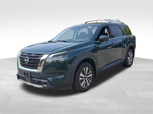 Used 2024 Nissan Pathfinder SL AWD/4WD image 3