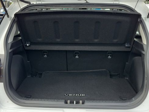 Used 2023 Hyundai Venue SE FWD image 10