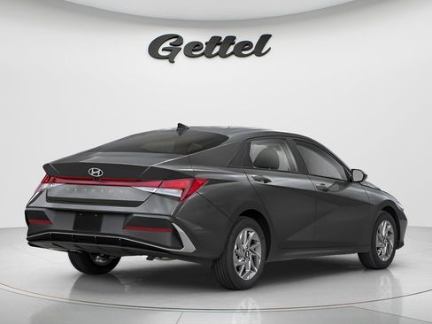 New 2026 Hyundai Elantra SEL Sport Premium FWD image 3