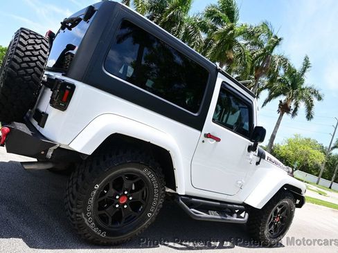 Used 2018 Jeep Wrangler Sahara w/ Connectivity Group AWD/4WD image 3