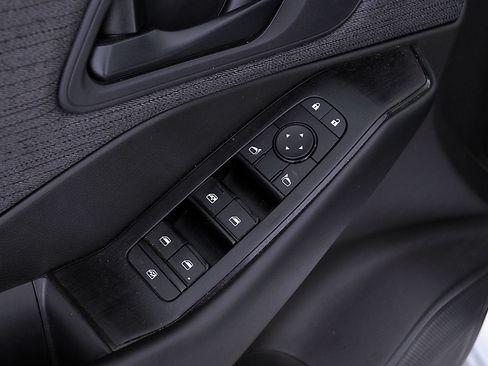 Used 2023 Nissan Rogue S FWD image 19