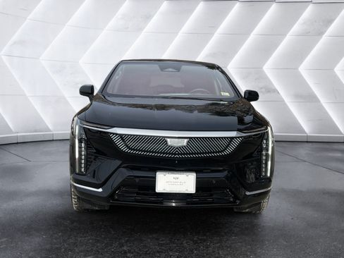 Used 2025 Cadillac Optiq Luxury 2 w/ LPO, Floor Liner Package AWD/4WD image 9