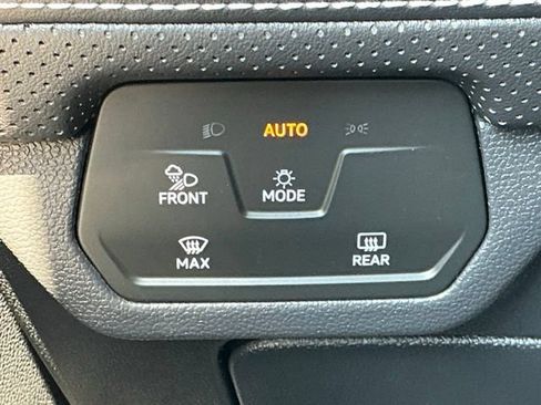 Certified 2024 Volkswagen Atlas Cross Sport SEL R-Line AWD/4WD image 34