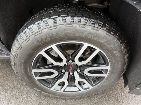 Used 2021 GMC Yukon XL SLT image 16