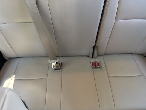 Used 2023 Toyota Highlander XLE FWD image 38