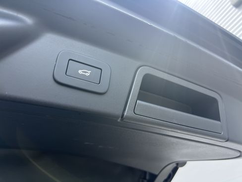 Used 2023 Land Rover Range Rover Velar R-Dynamic S AWD/4WD image 33