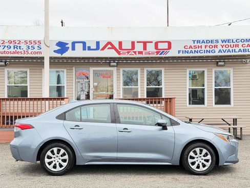 Used 2022 Toyota Corolla LE FWD image 3