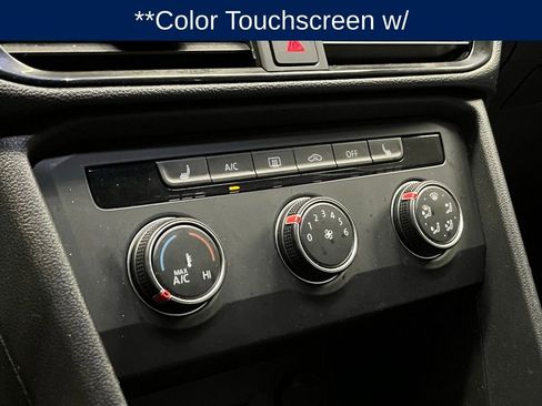 Certified 2022 Volkswagen Taos SE w/ Panoramic Sunroof Package image 11