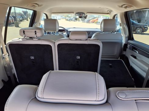 Certified 2023 Jeep Wagoneer Series III w/ Preferred Equipment Group image 32