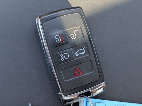 Used 2019 Land Rover Discovery HSE image 36