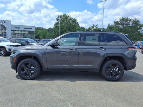 New 2025 Jeep Grand Cherokee Limited w/ Black Appearance Package image 7