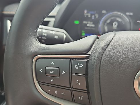 Used 2024 Lexus UX 250h AWD w/ Premium Package image 26