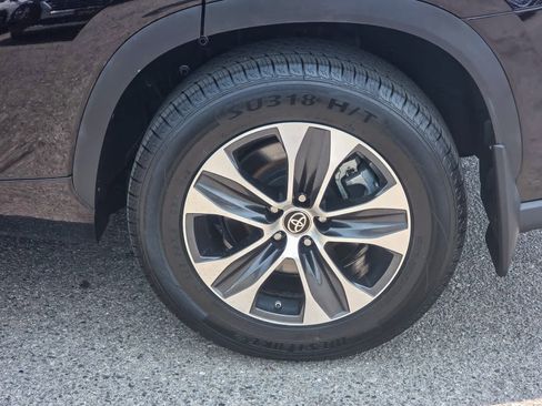 Used 2022 Toyota Highlander XLE image 7