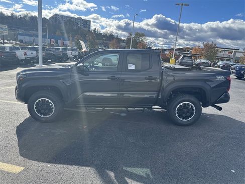 New 2025 Toyota Tacoma TRD Off-Road image 2