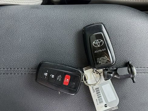 Used 2019 Toyota RAV4 Limited w/ Cold Weather Package AWD/4WD image 35