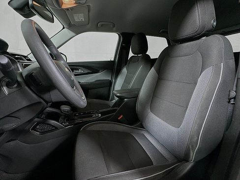 Used 2022 Chevrolet TrailBlazer LT w/ Convenience Package FWD image 11