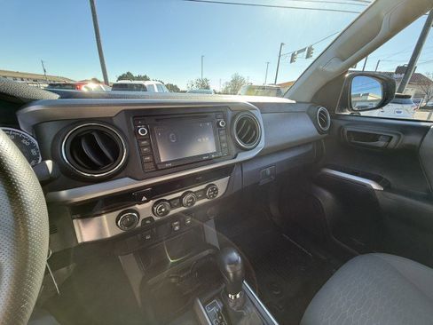 Used 2018 Toyota Tacoma SR5 image 20