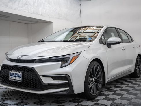 Certified 2025 Toyota Corolla SE FWD image 3
